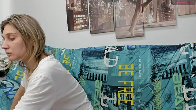 Tenderly_Sophie's cam snapshot