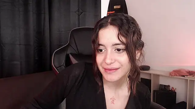 lizzy-c-e-e's cam snapshot