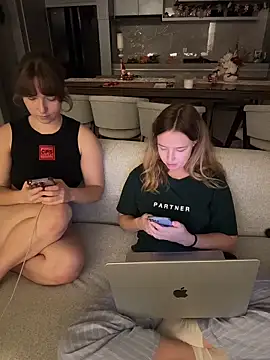 Nura_n_Sarah's cam snapshot