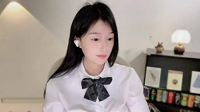 Onechestnut's cam snapshot