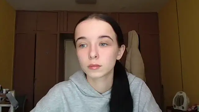 Emilia_Light's cam snapshot