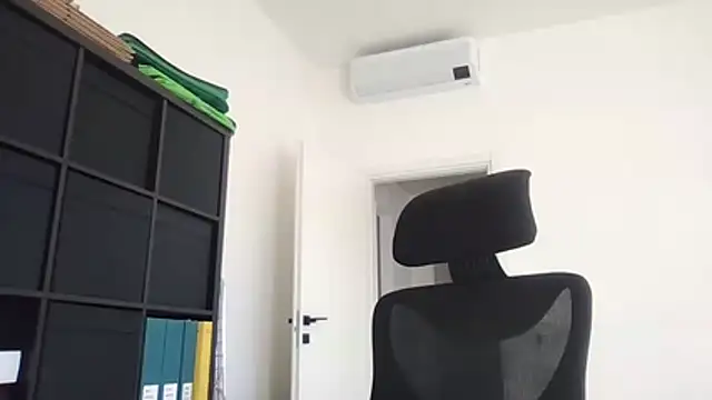 LukaShyGuy live sex cam