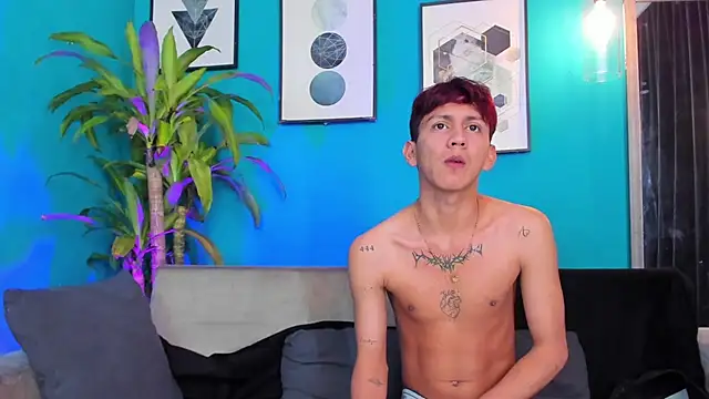 Marcus_and_Tony's cam snapshot