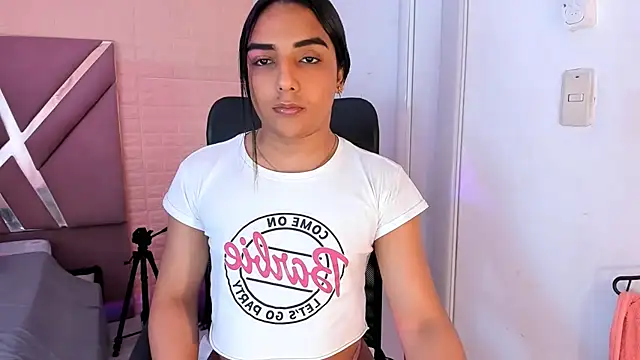 CandyLatinHott live sex cam