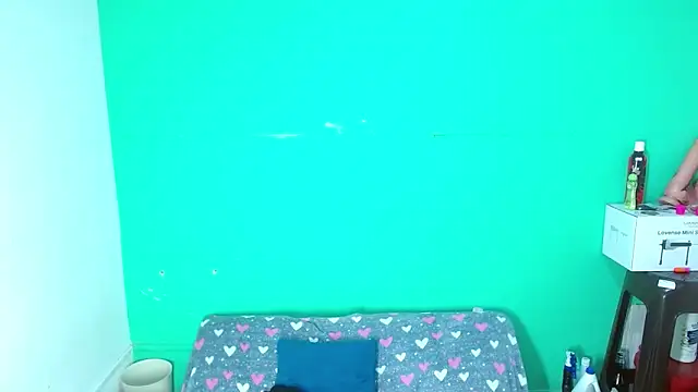 avaleri_cherry's cam snapshot