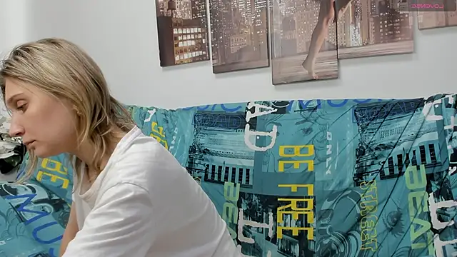 Tenderly_Sophie's cam snapshot