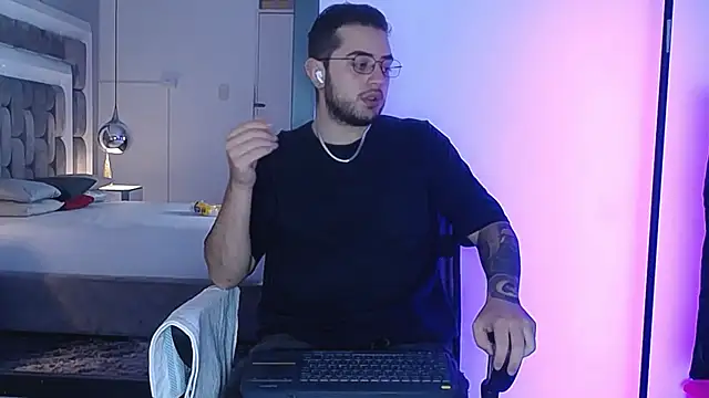 Ethan_Greys's cam snapshot