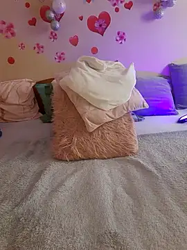 BellaBellaHot live sex cam