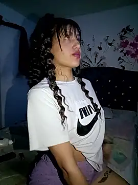 BellaChiquis_'s cam snapshot