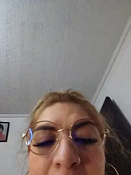 mila_curvy's cam snapshot