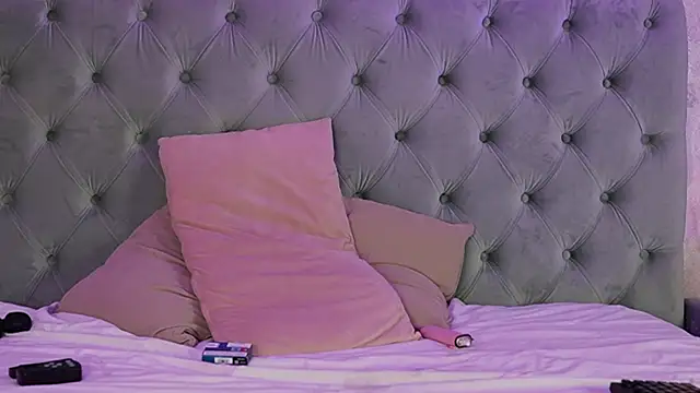 LucyWilow's cam snapshot