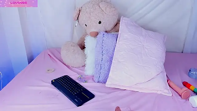 Nyra_lux16's cam snapshot