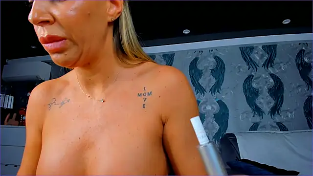 anneswhite's cam snapshot