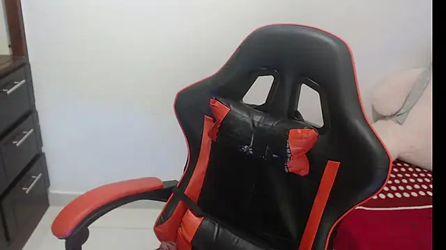 emily_sexxx's cam snapshot