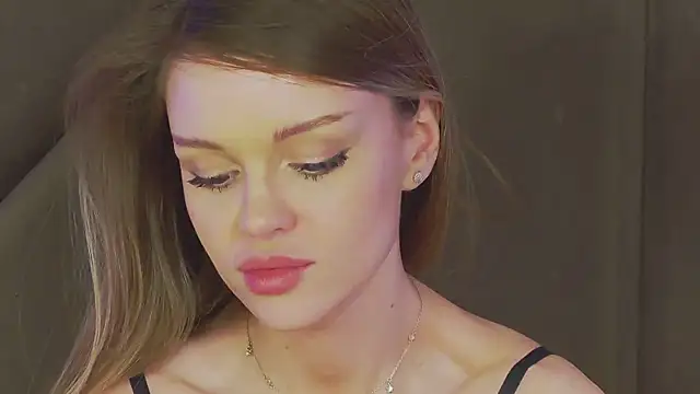 MarilynNova live sex cam