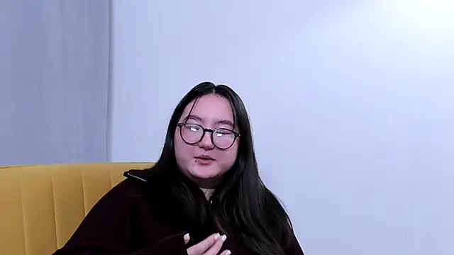 AdahChism's cam snapshot