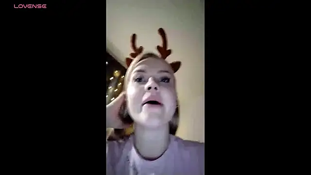 LunaPeony's cam snapshot