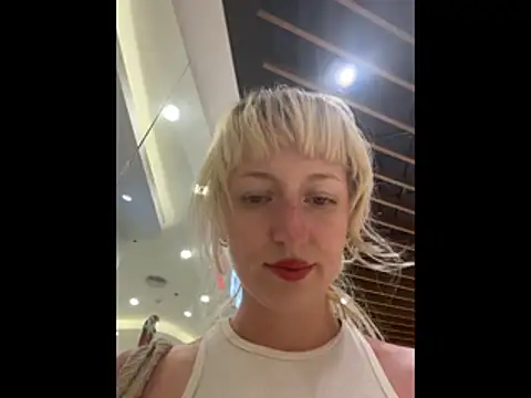 RonnieKiss live sex cam