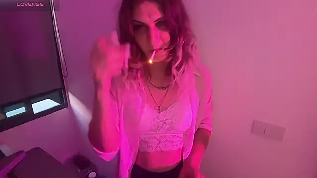 AlicePinkhead live sex cam