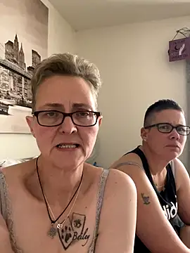 Curvy-Jinx live sex cam