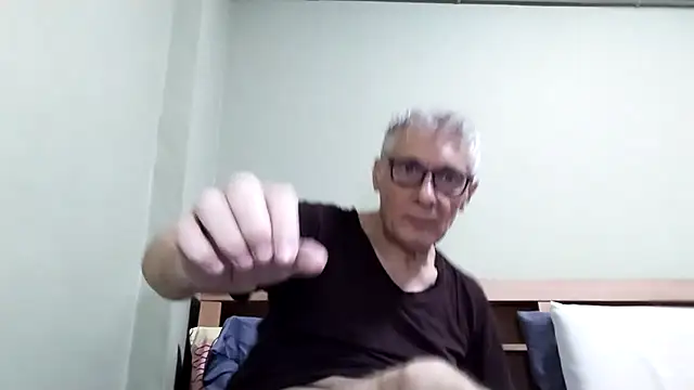 BIGUNCUTHARDCOCK live sex cam