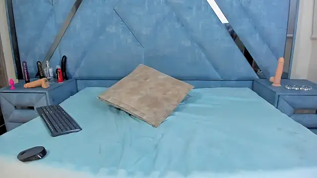 Aura_love69 live sex cam