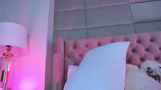 KatiaFinesse live sex cam