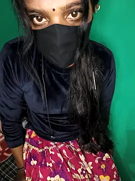 QWEEN7B's cam snapshot