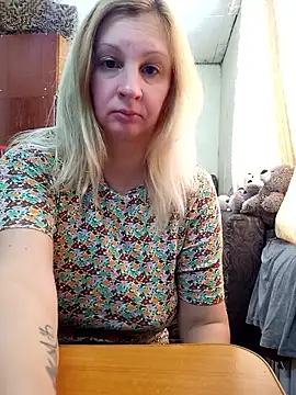 BustyBlond live sex cam