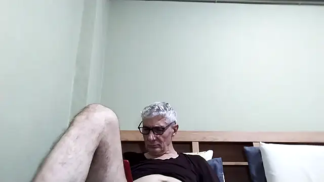 BIGUNCUTHARDCOCK live sex cam