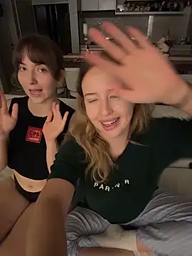 Nura_n_Sarah live sex cam