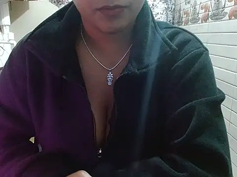 LovingPihu live sex cam