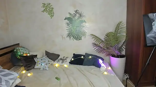 MiaJeweled's cam snapshot