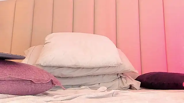 Leslymonroe's cam snapshot