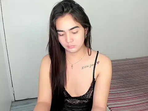 nica_doll live sex cam