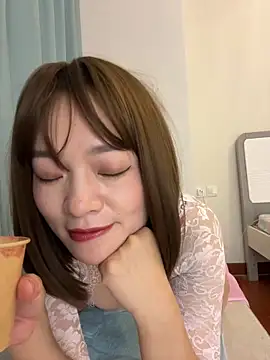 Mia-t's cam snapshot