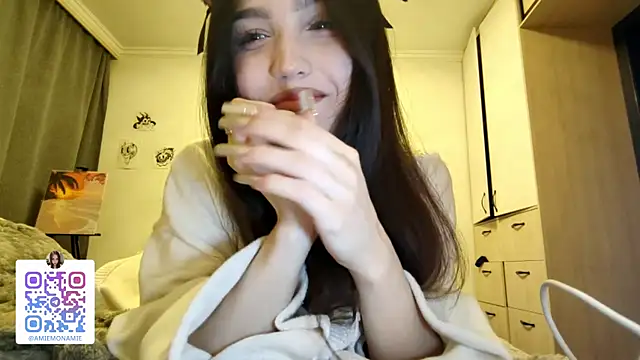 Qwami_Amie's cam snapshot