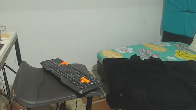 Bunny_Petit live sex cam