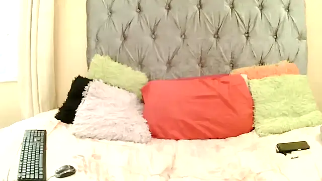 BubblegumBaddiexxxx's cam snapshot