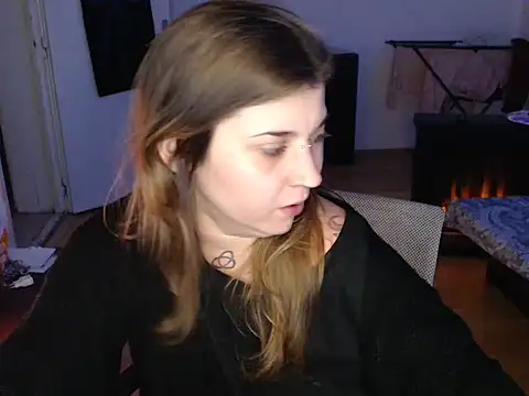 AlienforTwenty live sex cam