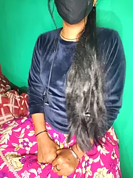 QWEEN7B's cam snapshot