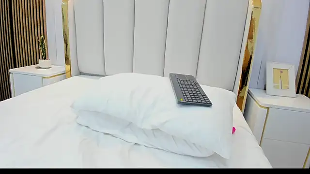 Miah_Scarlet's cam snapshot