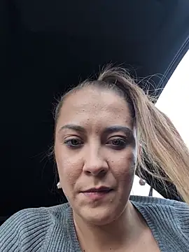 Risky_girl23's cam snapshot