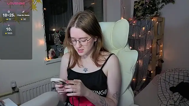 urstripchatgf's cam snapshot