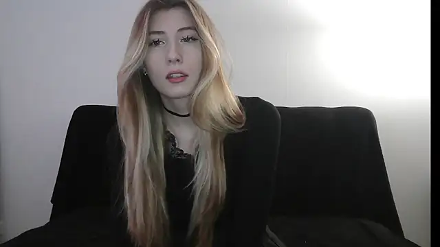 ErikaShyy's cam snapshot