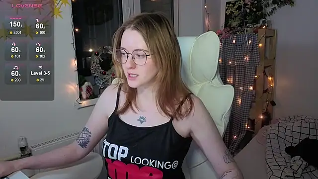 urstripchatgf's cam snapshot