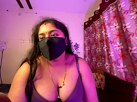 LouleyRanii live sex cam
