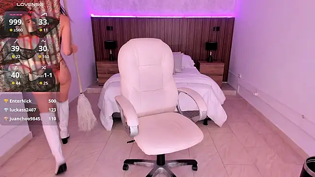 karlaa_james's cam snapshot