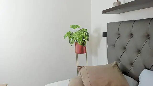 rossie_lanie_'s cam snapshot