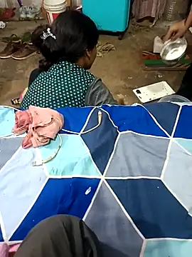 Lovely_priya1001 live sex cam